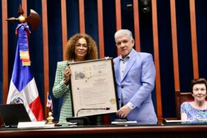 La Asamblea del Estado de Nueva York reconoce al presidente del Senado