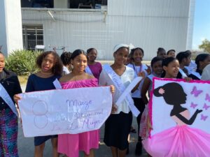 Niñas representan grandes dominicanas por Día internacional de la Mujer
