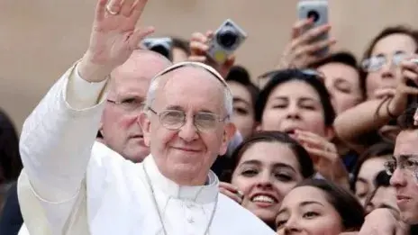 El papa aplaude a las mujeres por crear "una sociedad más humana"