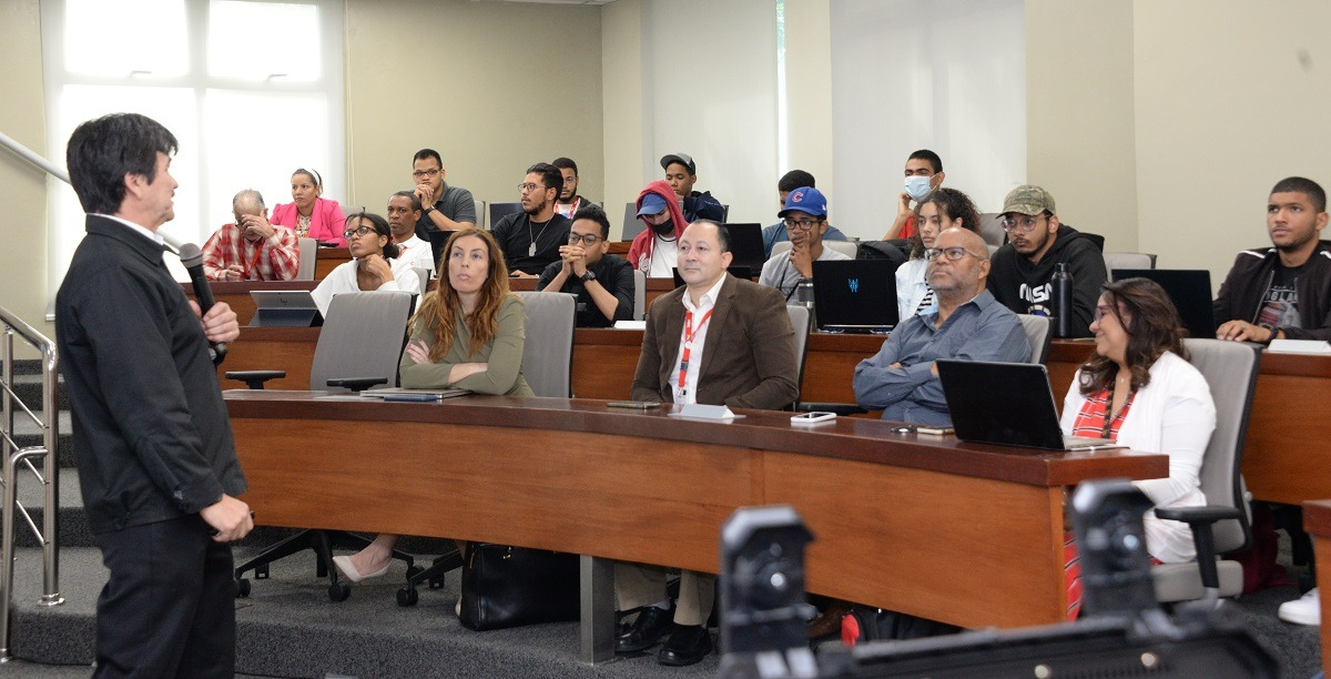 Universitarios recibieron taller sobre los riesgos del uso de tecnología