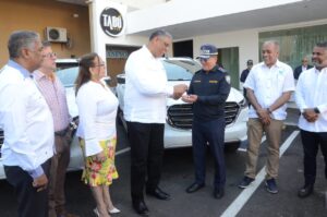 Interior y Policía entrega nuevos vehículos a Politur para ampliar seguridad. Foto: Charli Martín