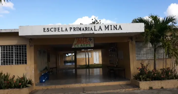 Protesta por escuela paraliza labores en hoteles turísticos de Miches