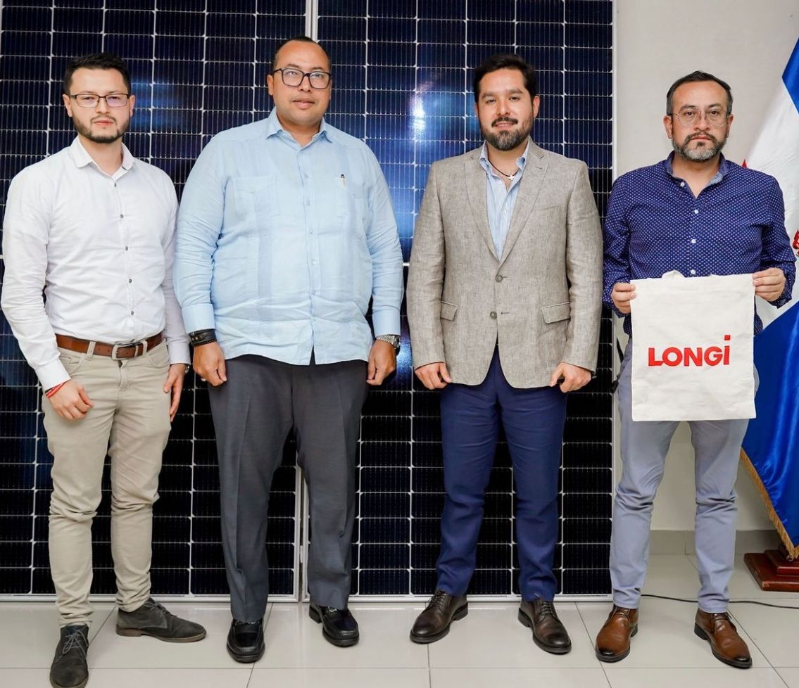LONGi realiza donación de paneles solares en colaboración con ASOFER