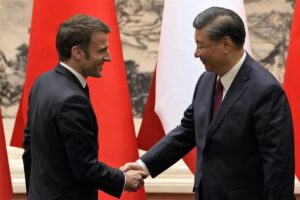 Los presidentes de Francia Emmanuel Macron y su homólogo Chino Xi Jinping,