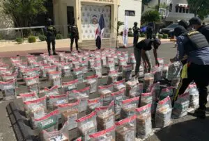 DNCD incauta uno de los cargamentos de drogas más grandes de la historia de RD