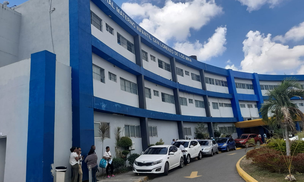 El hospital San Lorenzo de Los Mina es uno de los que prestan más atenciones a mujeres embarazadas e infantes. Luis Silva