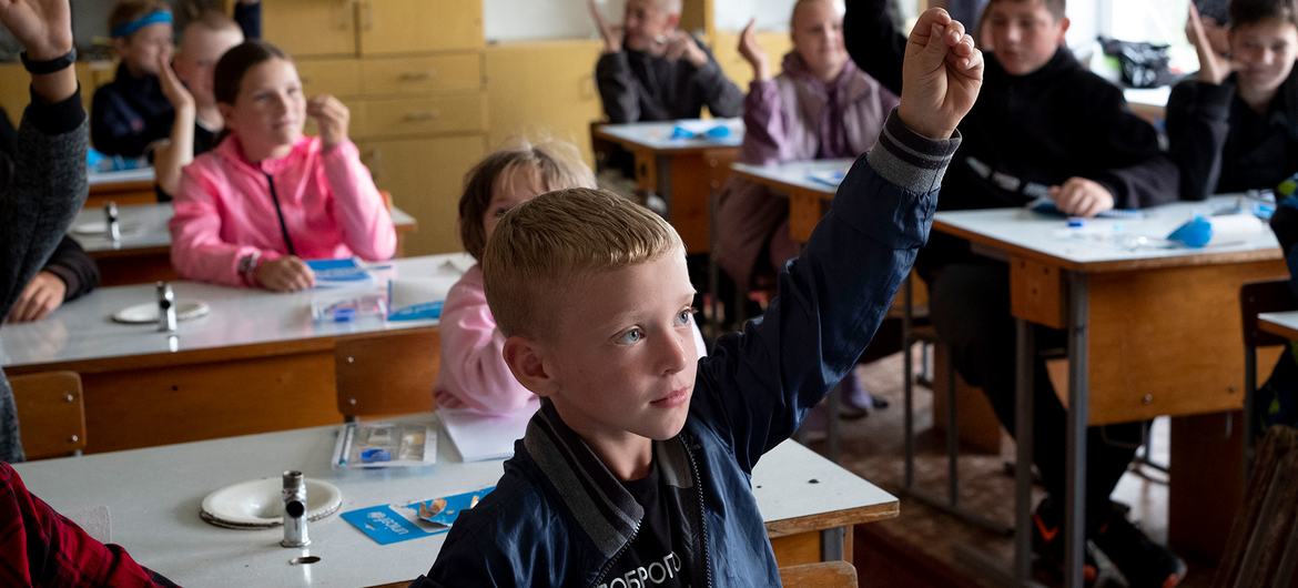 Unesco promete US$10 millones para la emergencia educativa en Ucrania