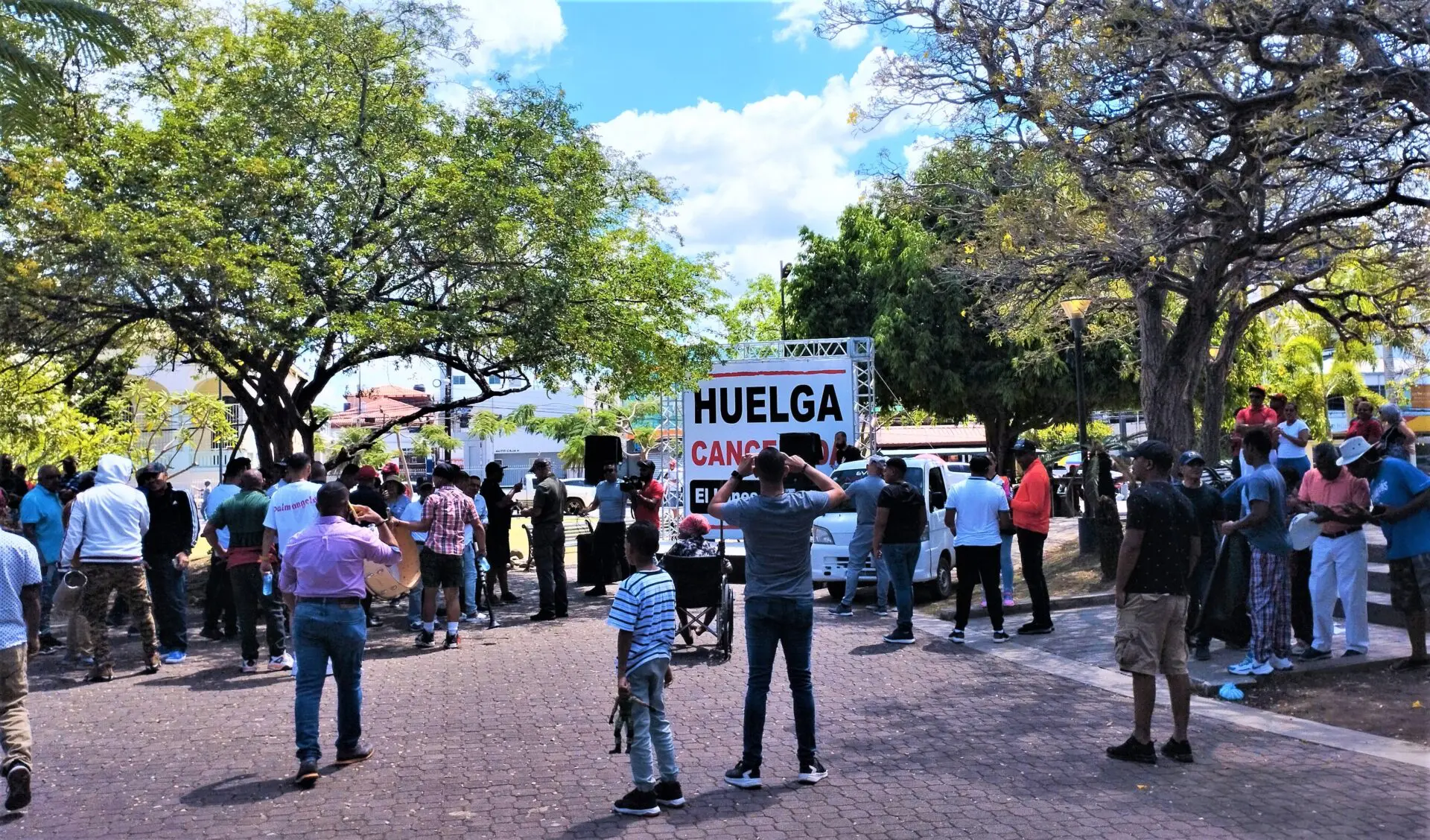 Realizan vigilia en SFM para rechazar llamado a huelga en el Cibao