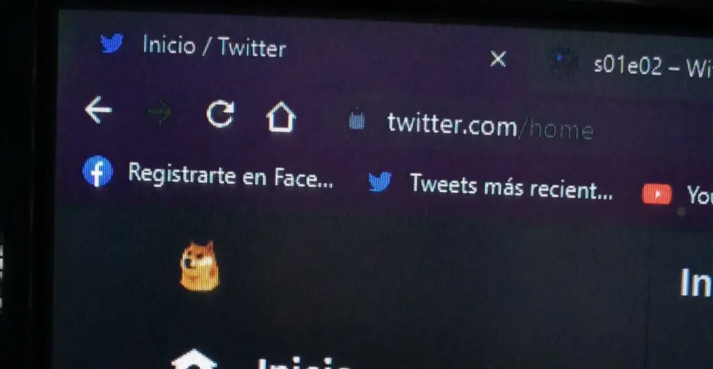 ¿Porqué sale un perro en lugar del pájaro azul de Twitter?