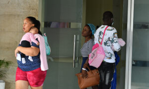 El hospital materno infantil San Lorenzo de Los Mina es un centro de referencia nacional donde miles de mujeres dan a luz anualmente. Hoy es el centro de cuestionamiento por decesos de recién nacidos. Danny Polanco