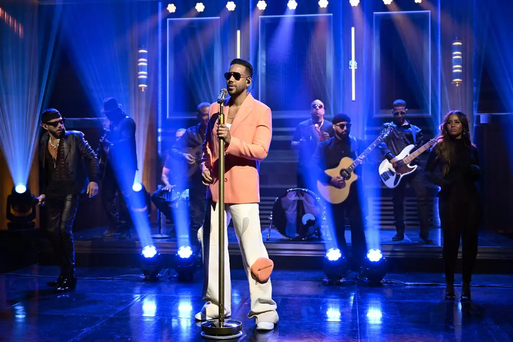 Romeo Santos llevó a La Suegra al show de Jimmy Fallon