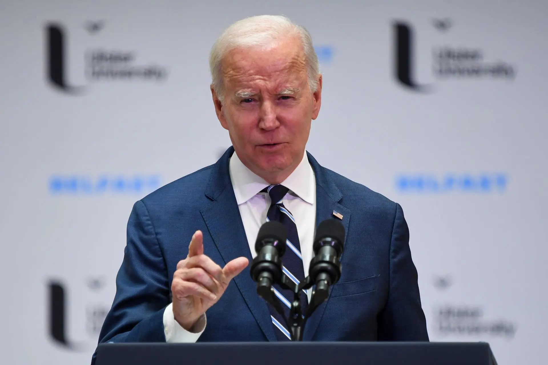 Biden quiere que el 67 % de los carros sean eléctricos para 2032 en EEUU