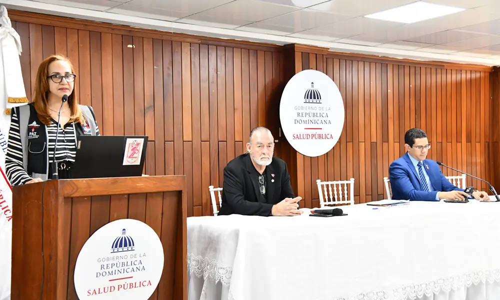 Aida Lucía Vargas, de la Dirección de Inmunoprevenibles por Vacunas. Félix de la Cruz