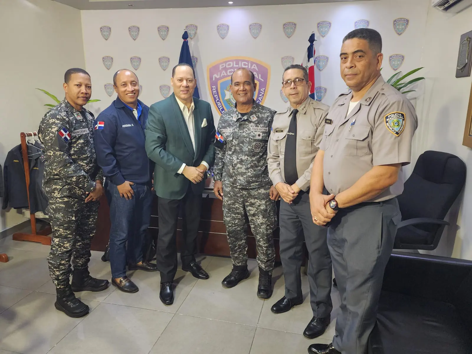 Chú Vásquez designa comisión para apoyar a los jóvenes
