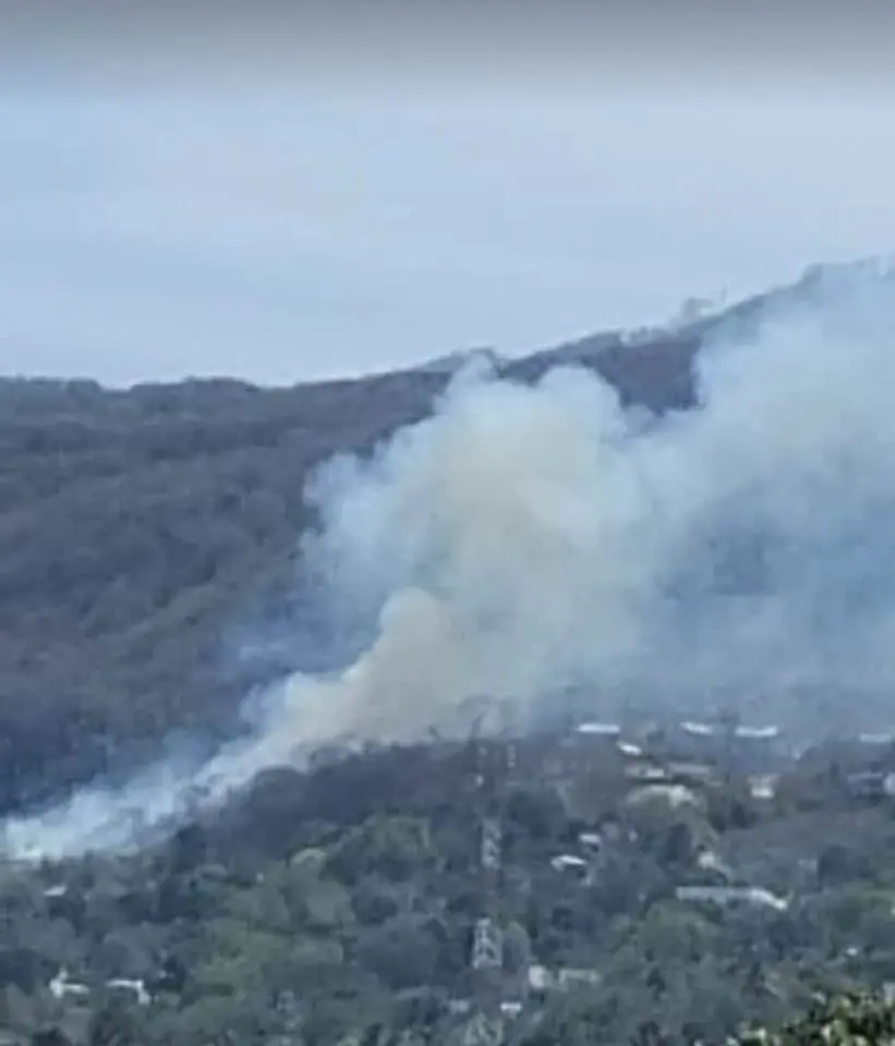 Continúan los incendios en lomas de Barahona