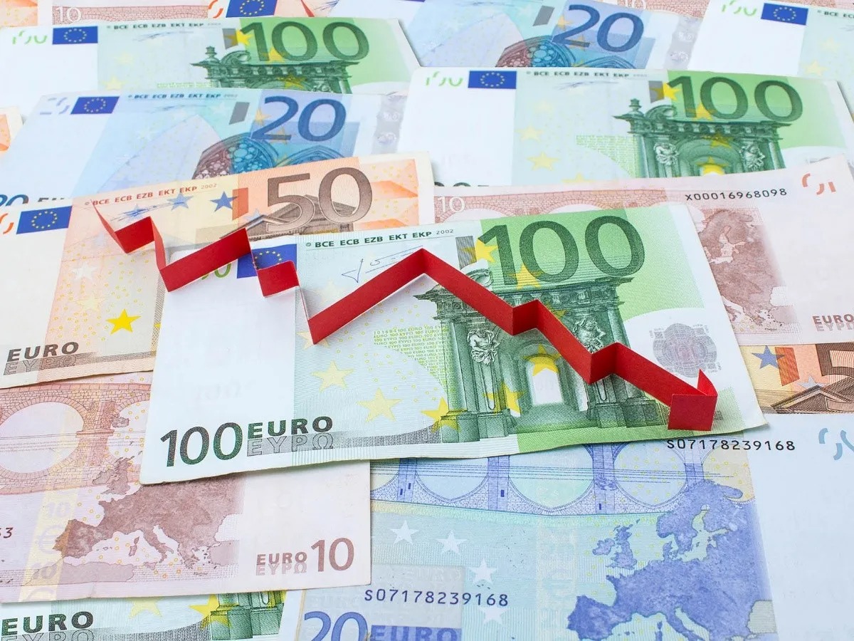 El euro cae a 1,0910 dólares tras datos de la economía estadounidense