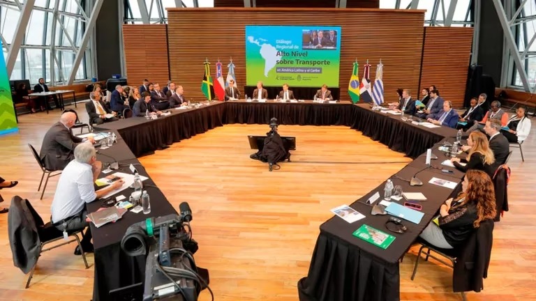 Ministros debaten cómo mejorar movilidad y conectividad en Latinoamérica. Foto: Fuente externa