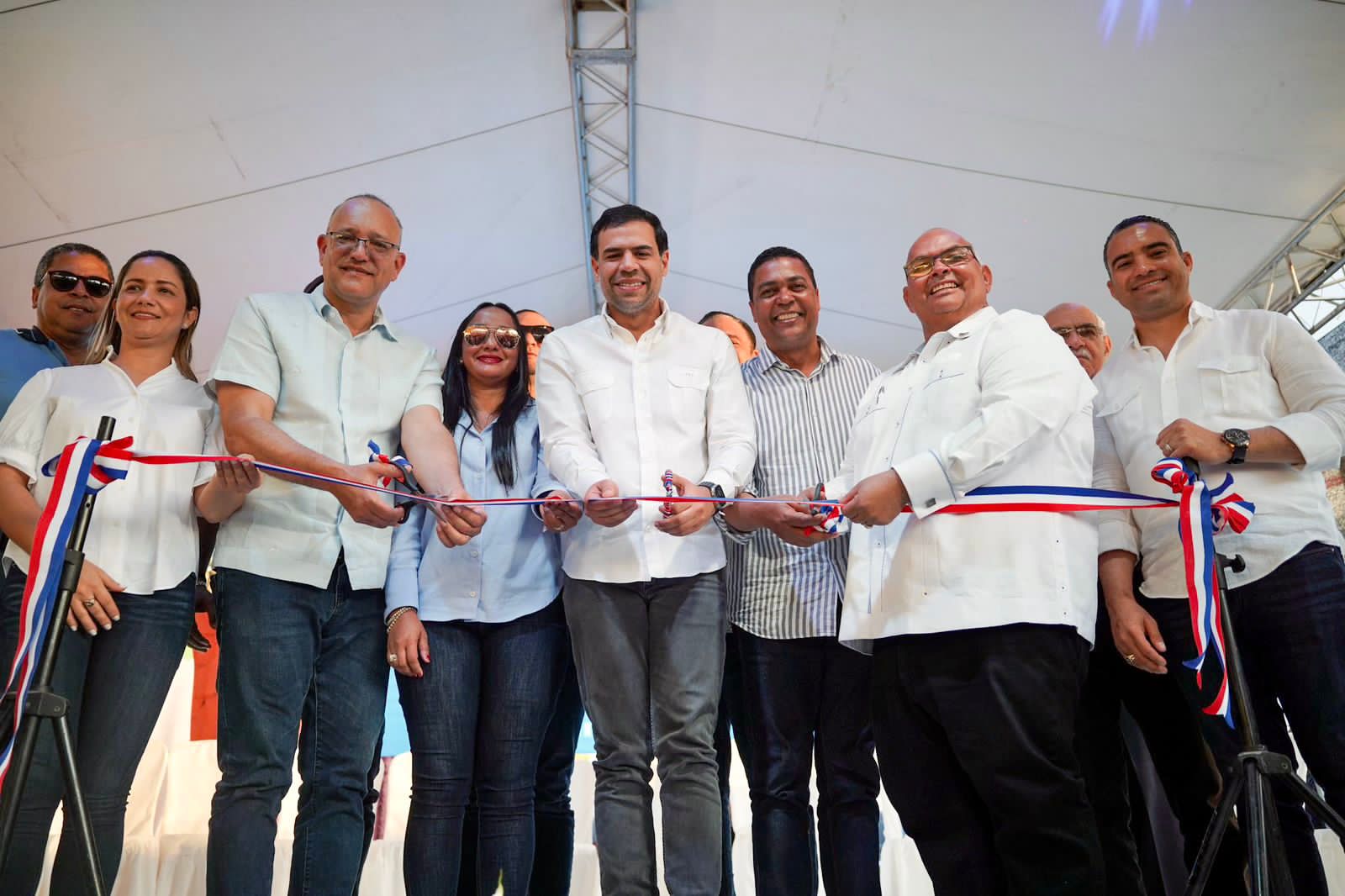 Roberto Ángel inicia “El Paseo de los Colores” en Esperanza