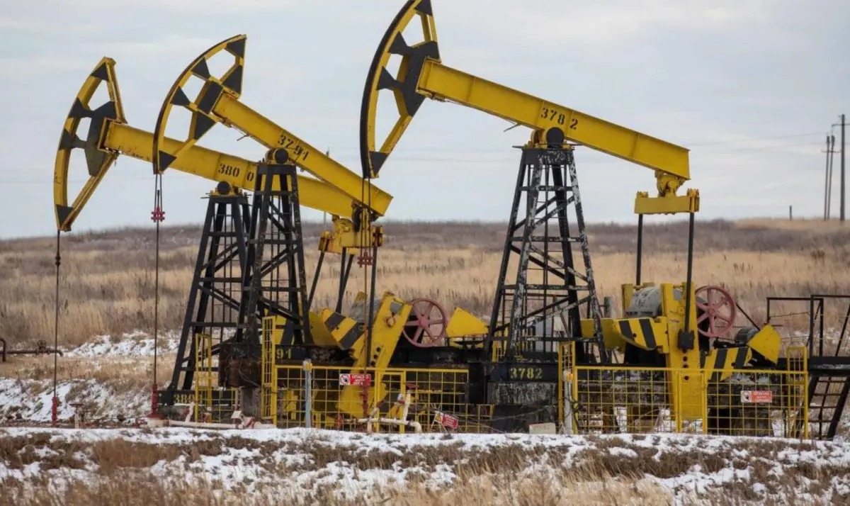 El precio del petróleo intermedio de Texas (WTI) subió este viernes un sólido 2,7 % y cerró en 76,78 dólares el barril, aunque en el cómputo semanal ha concluido a la baja.