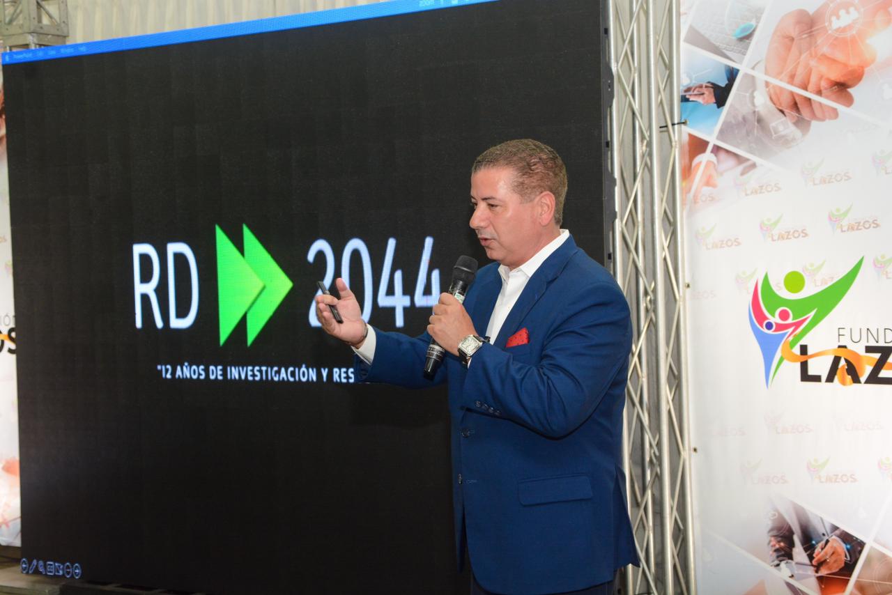 César Fernández dicta conferencia en relanzamiento de Fundación Lazos