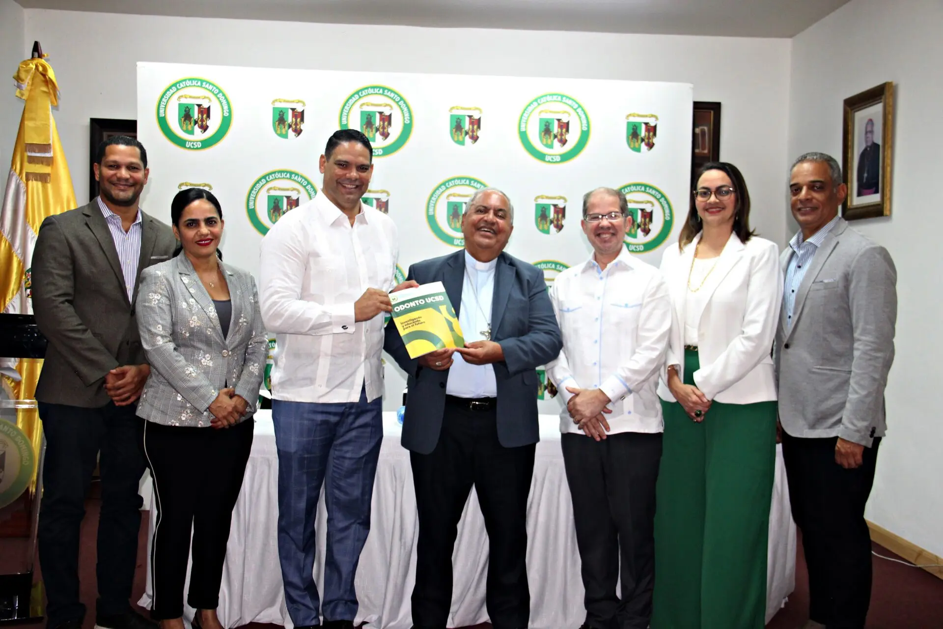 Adalberto Reyes, Gloria Red, Omar Díaz, Ramón Benito Ángeles, Ricardo Sánchez, Fátima Bueno y Saulo Rosario. FUENTE EXTERNA