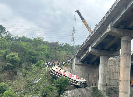 Accidente en autobús deja 10 muertos y 55 heridos