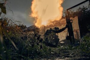 Rusia dice que atacó anoche en Ucrania almacenes de municiones de las tropas ucranianas FOTO