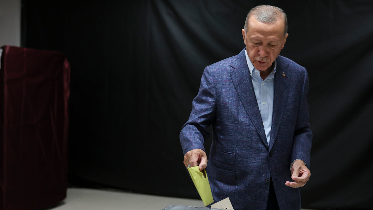 Erdogan gana sin mayoría absoluta presidenciales, habrá segunda vuelta