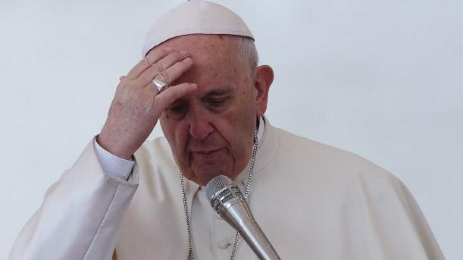 El papa tuvo que suspender su agenda de hoy por tener fiebre