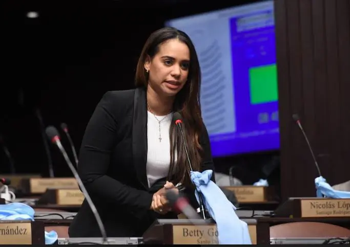 Betty Gerónimo, diputado por Santo Domingo Norte