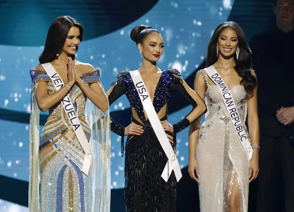 El gesto de la dueña del Miss Universo a Amanda Dudamel: R'Bonney muere