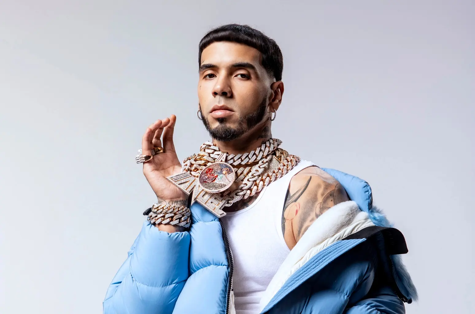 Niña a la que Anuel AA le regaló la cadena asegura que no la ha vendido