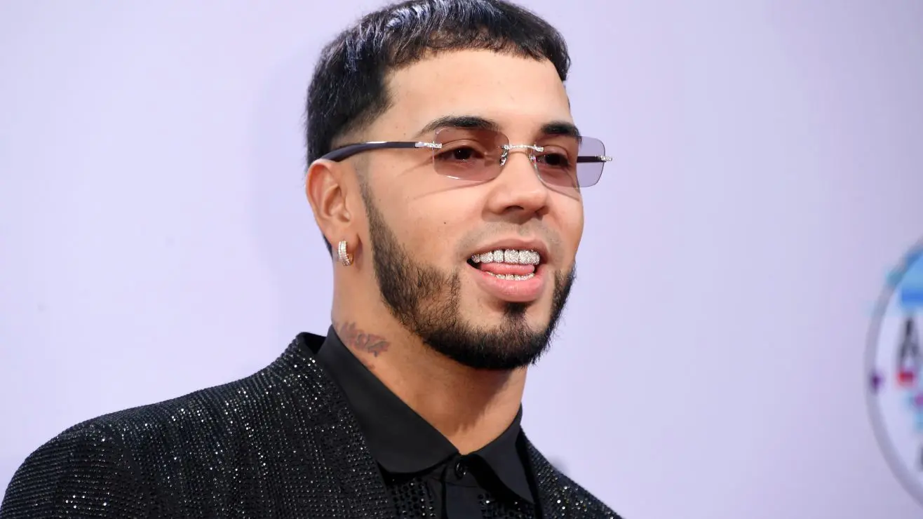 Anuel AA reveló que aún lleva el enorme tatuaje de Karol G en su espalda