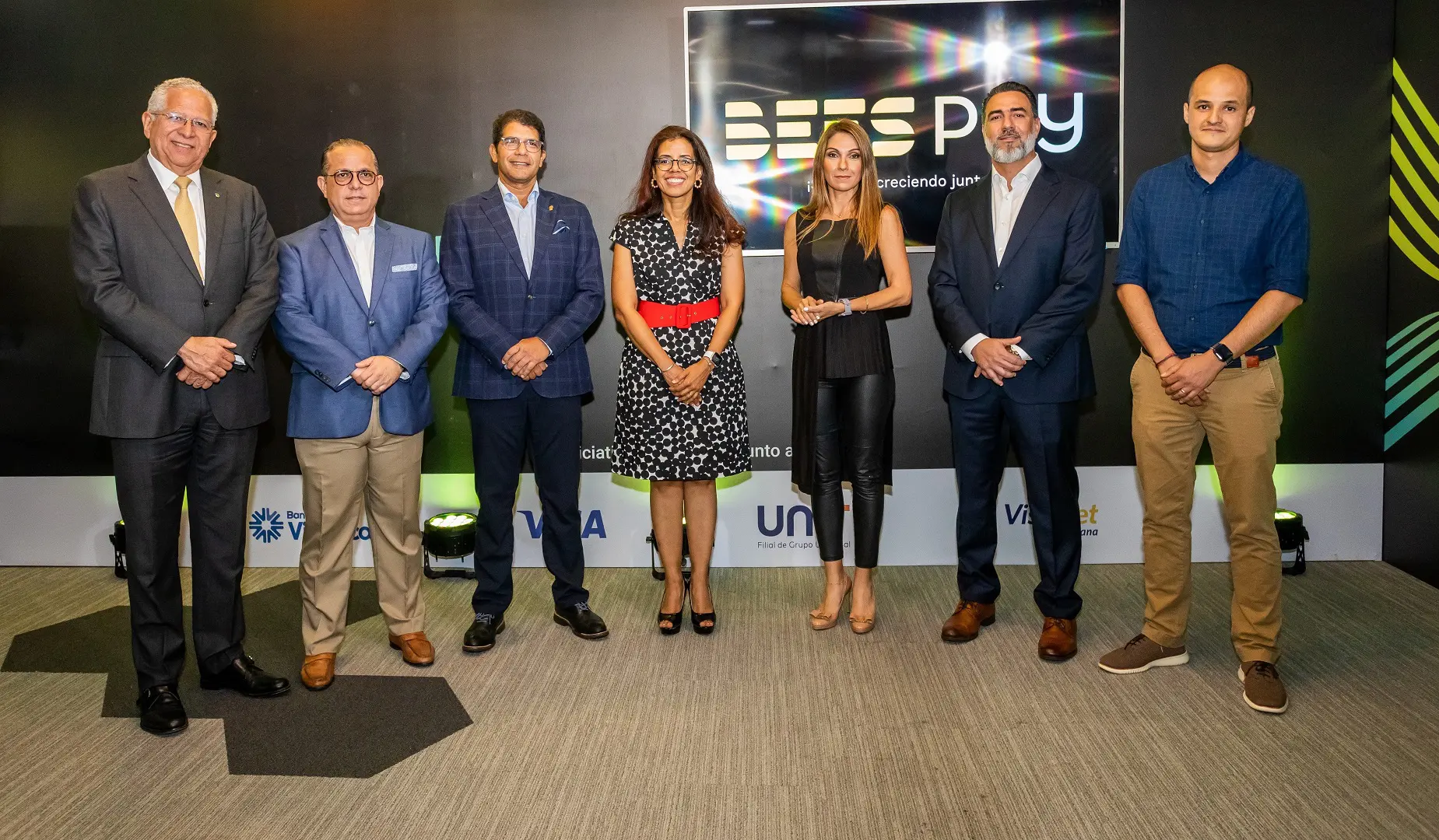 Víctor Virgilio Méndez Saba (Vimenca) Luis Manuel Pérez (BEES Pay) Franklin Vásquez (Unit) Carmen Julia (BEES) Sofía Antor (Visa) Fabio Báez (VisaNet) Alvaro Medina. FUENTE EXTERNA