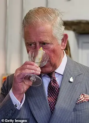 Revelan la curiosa dieta que siguen Camila y Carlos III: a base de alcohol