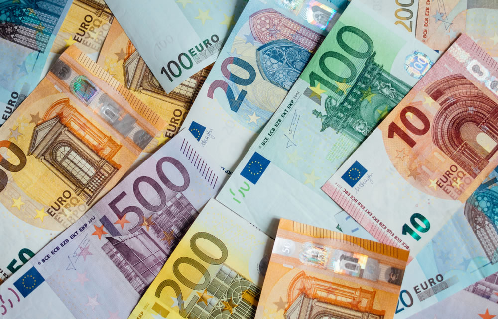 El euro cae por debajo de los 1,08 dólares