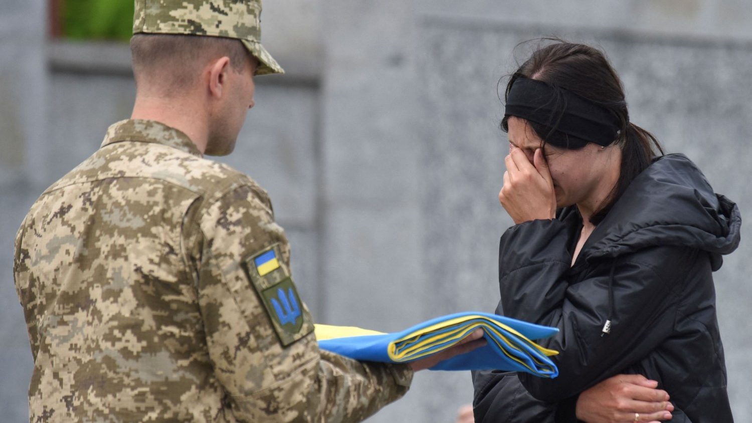 Ucranianas recuerdan en Día de la Madre a sus hijos muertos en la guerra