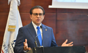 El doctor Daniel Rivera preside el ministerio y el Gabinete de Salud, que diseña políticas a favor del sector. Luduis Tapia