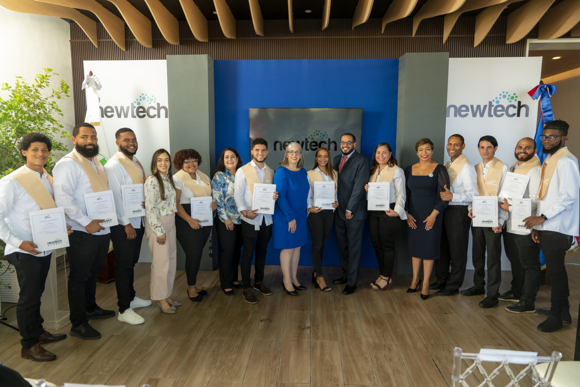 Newtech e Infotep unidos en profesionalización técnica de operadores de servicios de centros de contacto