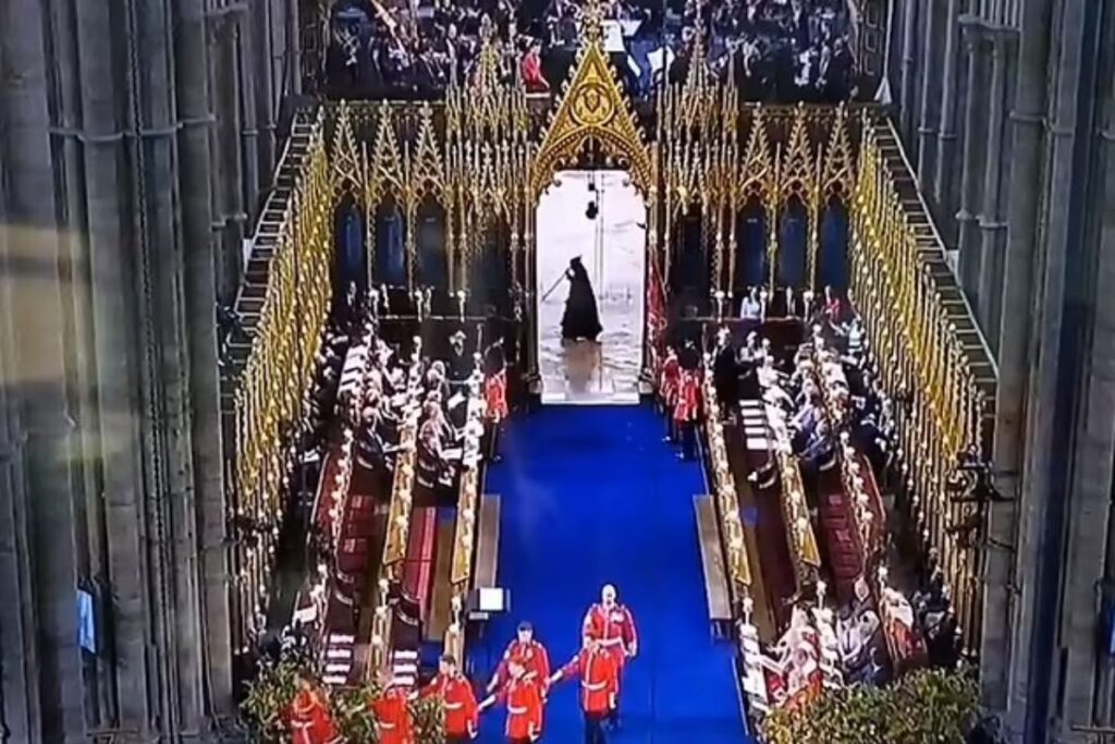 El escalofriante espectro captado durante la coronación del rey Carlos III