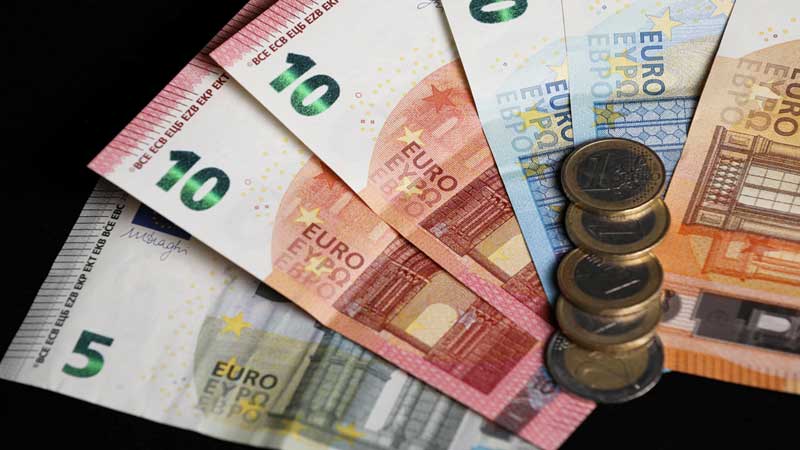 El euro sigue a la baja y cae hasta los 1,0870 dólares