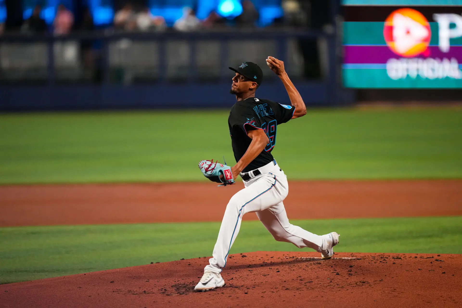 Eury Pérez logra la primera victoria de su carrera con los Marlins