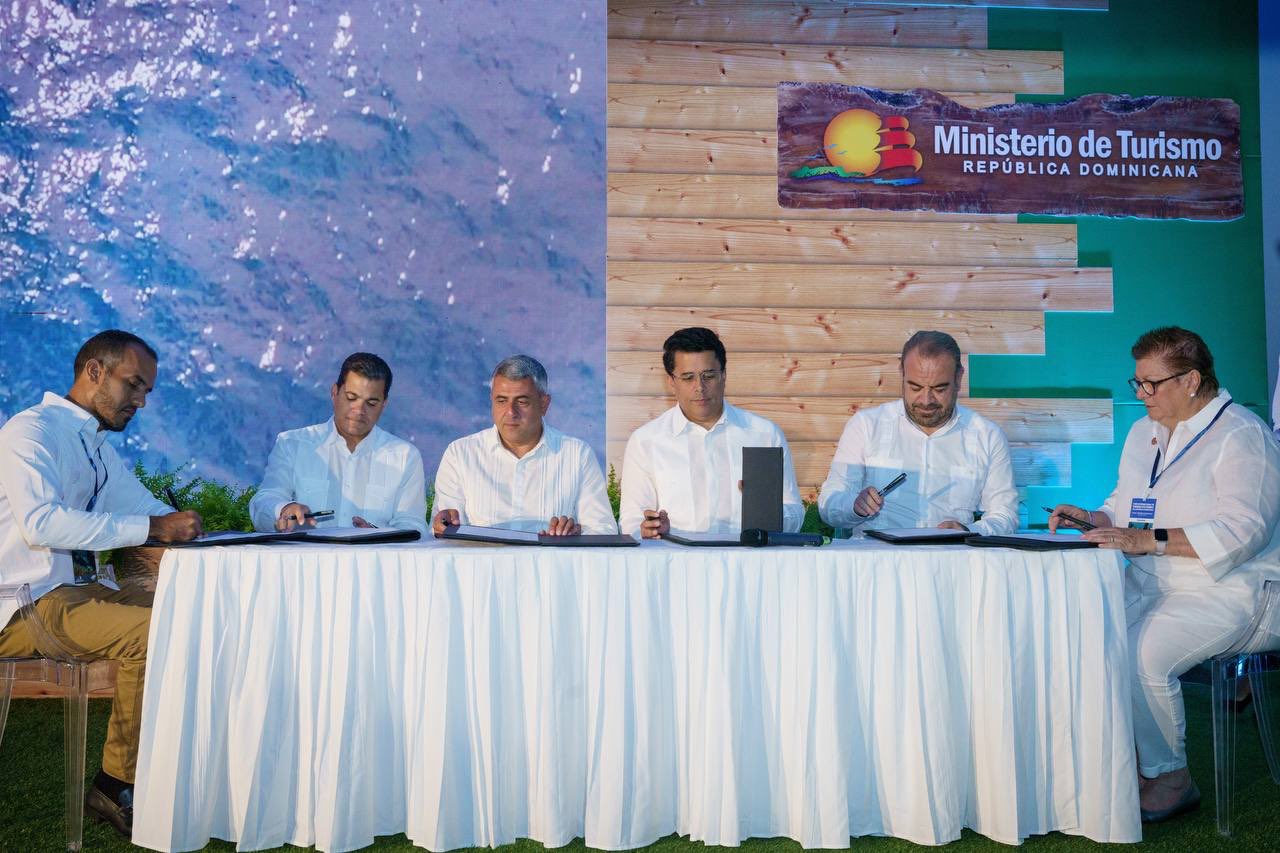 Ministerio de Turismo y la OMT firman acuerdo de sostenibilidad