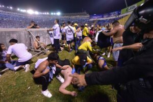 Víctimas de la estampida en el estadio Cuscatlán en el Salvador