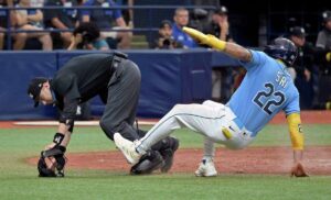 El dominicano José Sirí anotó desde segunda base con rolling al pitcher