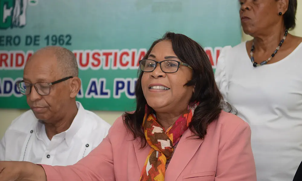La enfermera Berta de la Cruz, habló en nombre del gremio. Luduis Tapia