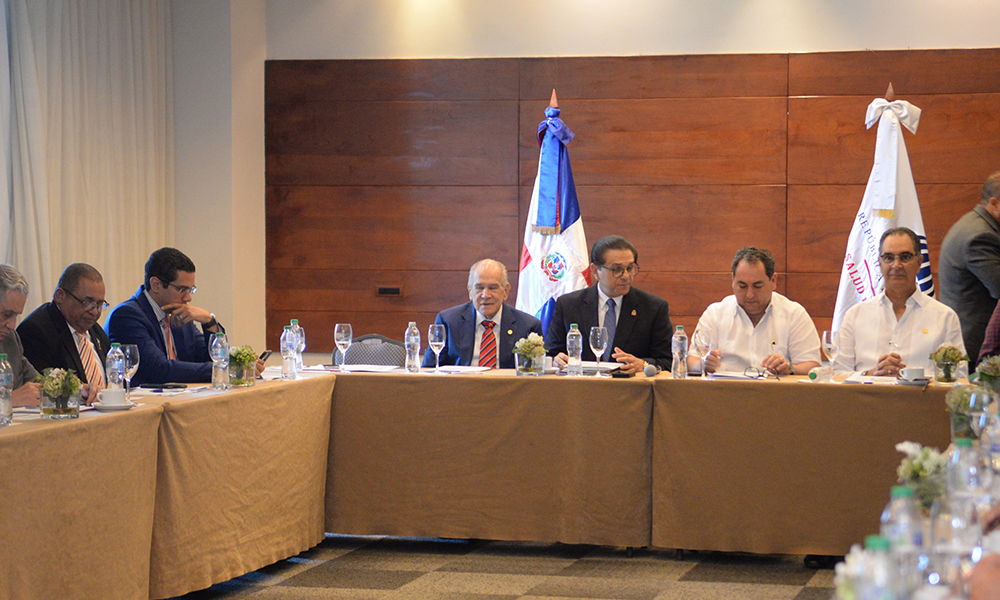 El doctor Daniel Rivera y otros funcionarios encargados de desarrollar las políticas de salud de la República Dominicana. Luduis Tapia