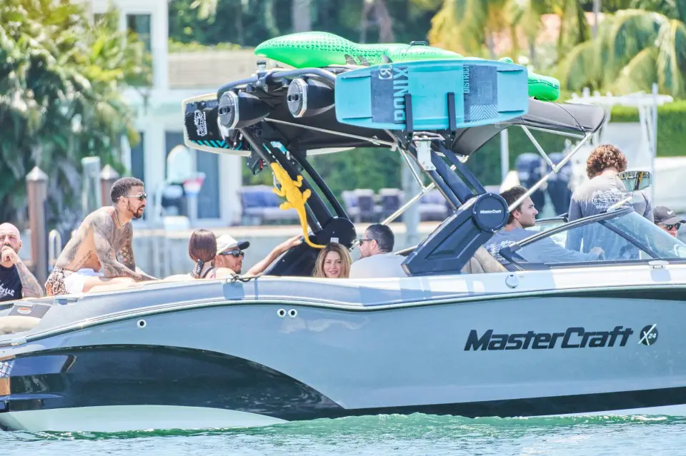 Segunda salida de Lewis Hamilton y Shakira por Miami: un paseo en yate