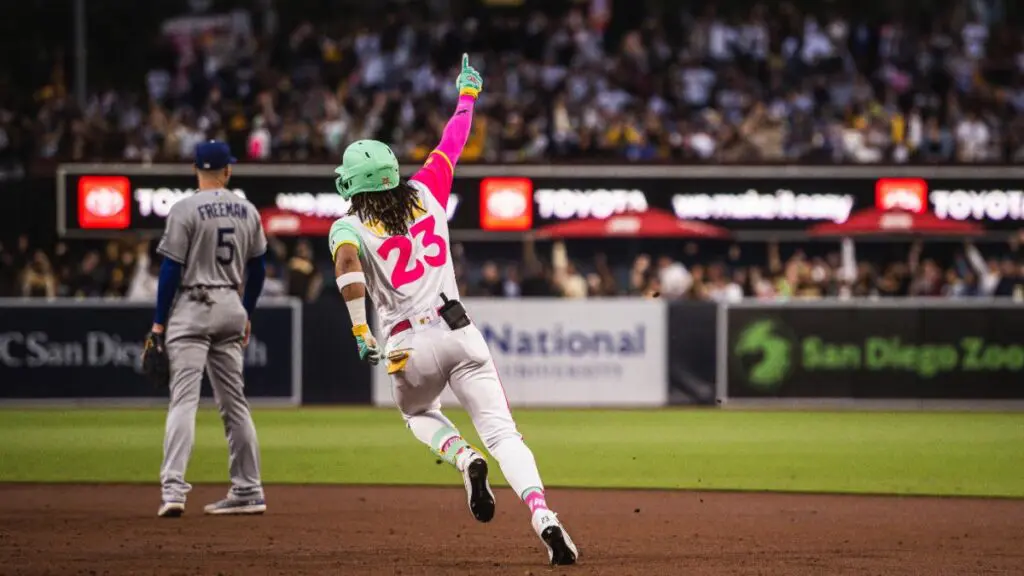 Tatis Jr. castiga dos veces a Clayton Kershaw y calla a los haters