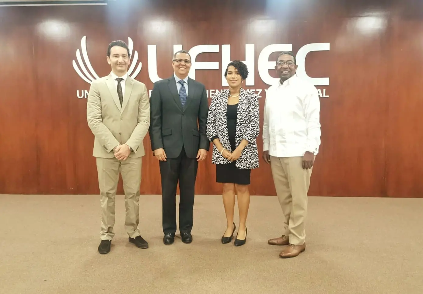 Alfredo Sguglio, doctor en Ciencia, Tecnología y Sociedad; Darwin Múñoz, vicerrector de Ciencia, Tecnología e Investigación de UFHEC; Yessica Castro, investigadora de UFHEC y Genaro Rodríguez, viceministro del Mescyt. FUENTE EXTERNA